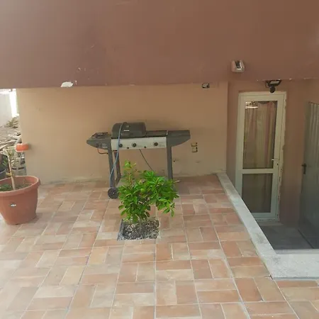 Balaguer And Garden Guest house